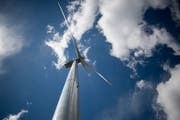 Ein Windkraftwerk im Kanton Graubünden. (Bild: Benjamin Manser)