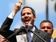 Der Venezulanische Parlamentspräsident Juan Guaidó hat sich am Mittwoch vor Anhängern zum Staatschef des Landes erklärt. (Bild: KEYSTONE/EPA EFE/CRISTIAN HERNANDEZ)