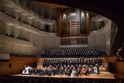 Grosse Besetzung im KKL: «The Music Makers» mit drei Chören und der Camerata Musica Luzern. (Bild: Nadia Schärli (Luzern, 20. Januar 2019))