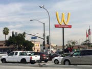 Nicht hinfahren - bringen lassen! McDelivery startet in der Schweiz. (Bild: KEYSTONE/AP/AMANDA MYERS)