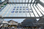 Die binäre Uhr am St.Galler Hauptbahnhof war seit ihrer Inbetriebnahme im April immer wieder ausgefallen. (Bild: Urs Bucher)