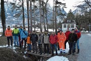 Freuen sich über den Start der Revitalisierungsarbeiten im Gebiet Höwisen in Wartau: Vertreter von Bauherrschaft, kantonalen Ämtern und Fachstellen, beteiligten Bauunternehmen sowie Organisationen, Grundeigentümer, Pächter und Fachexperten. (Bild: Ralph Dietsche)