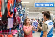 Decathlon bietet an diesem Sommer Sportartikel im Emmen Center an. (Bild: PD)