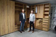 Markus Fust (links) und Mitarbeiter Serge Eggler wollen mit ihrem neuen Tool schweizweit Kunden gewinnen. Bild: Lara Wüest