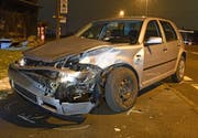 Bei einem missglückten Wendemanöver kollidierte dieses Auto mit einem Lieferwagen. (Bild: Luzerner Polizei (Luzern, 24. Januar 2019))