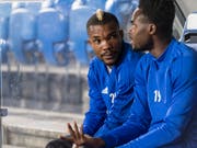 Geoffroy Serey Dié (links) mit Dimitri Oberlin auf der Basler Ersatzbank (Bild: KEYSTONE/ALESSANDRO DELLA VALLE)