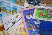 Dankeskarten erreichen den Verein «Ostschweizer helfen Ostschweizern». (Bild: Benjamin Manser)