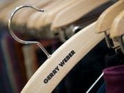 Aus der Provinz heraus eroberte Gerry Weber den Modemarkt. Lange Zeit war das Unternehmen ein Fixstern am Modehimmel. Doch jetzt kämpft der Konzern ums Überleben. (Bild: KEYSTONE/EPA DPA/DANIEL NAUPOLD)