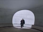 Erkundet in seinem neuen Dokumentarfilm die Unendlichkeit im räumlich Begrenzten: der Regisseur Christoph Schaub. (Pressebild «Architektur der Unendlichkeit») (Bild: Christoph Schaub)