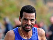 Tadesse Abraham verpasste seinen eigenen Schweizer Rekord beim Marathon von Dubai, blieb aber unter 2:10 Stunden (Bild: KEYSTONE/MARCEL GILLIERON)