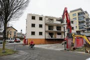 Das Haus an der Goldermattenstrasse 25 wird derzeit abgerissen. (Bild: Stefan Kaiser (Steinhausen, 24. Januar 2019))