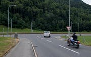 Der Abzweiger von der Kantonsstrasse nach büren soll zu einem Kresiel werden. (Bild: Corinne Glanzmann (4. Juli 2018))