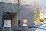 Die Urner Kantonalbank in Erstfeld hat zurzeit noch regen Kundenkontakt. (Paul Gwerder, Erstfeld, 28. Dezember 2018)