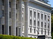 Die Vorschläge des Bundesrates für die Entlastung des Bundesgerichts sind bei der Rechtskommission des Nationalrates umstritten. (Bild: KEYSTONE/LAURENT GILLIERON)