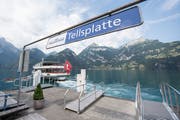 Die Tellsplatte kann mit Kursschiffen nicht mehr angefahren werden. (Bild: Keystone/Urs Flüeler (Sisikon, 17. Juli 2018))