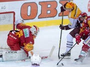 Langnaus Verteidigung um Goalie Damiano Ciaccio hatte gegen Servette viel mehr zu tun als ihr lieb sein konnte (Bild: KEYSTONE/PPR/MARCEL BIERI)