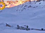 Der Zusammenstoss eines Kleinflugzeuges und eines Helikopters hat im Aostatal sieben Todesopferr gefordert. (Bild: KEYSTONE/AP Soccorso Alpino e Speleologico)