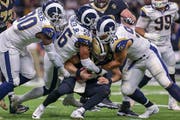 Auch Drew Brees (Mitte), Quarterback der New Orleans Saints, bekam die Übermacht der Los Angeles Rams zu spüren. (Bild: Jordon Kelly/Getty, New Orleans, 20. Januar 2019)