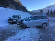 Eine 20-jährige Lenkerin und ein 61-jähriger Lenker verletzten sich beim frontalen Zusammenstoss auf der A13. (Bild: Kapo GR)