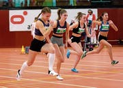 Aylin Rudolph (l.) und Chantal Keel (2. v. l.) erzielen schnelle Sprintzeiten über 60 und 200 m. (Bild: Martin Steger)