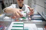 Der Vertriebsanteil bestimmt, wie viel ein Apotheker beim Verkauf eines Medikaments verdient. (Bild: Gaëtan Bally/Keystone)