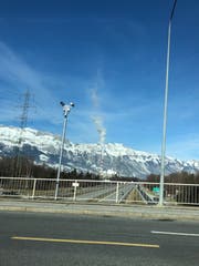 Der Verkehrsfluss wird auf immer mehr Strassenabschnitten mit Kameras überwacht. (Bild: Jessica Nigg)