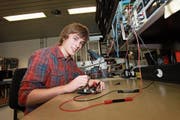 Elektroniker-Lehrling Joel von Rotz konnte drei Wochen in die chinesische Arbeitswelt hineinschauen. (Bild: Daniel Schwab/apimedia)