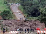 Die Gefahr ist noch nicht gebannt: Nach der verheerenden Schlammlawine in Brasilien droht ein weiterer Dammbruch. (Bild: KEYSTONE/AP/ANDRE PENNER)