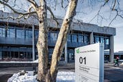 Nach der Freistellung eines Rechtsprofessors wegen einer Strafanzeige muss die HSG improvisieren. (Bild: Urs Bucher)