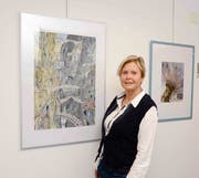 Elisabeth Schmid-Anderson aus Sax zeigt in der Rathausgalerie Frümsen ihre meist grossflächigen Aquarellbilder. (Bild: Hansruedi Rohrer)