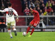 Serge Gnabry zieht ab und erzielt für Bayern München das vorentscheidende 2:1 (Bild: KEYSTONE/EPA/ANDREAS SCHAAD)