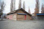Ab Mitte Mai 2019 soll der Kiosk in der Männerbadi wieder täglich geöffnet sein – mit neuem kulinarischen Angebot. Bild: Maria Schmid (Zug, 26. Januar 2019)