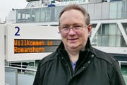 Peter Eberle am Hafen Romanshorn. (Bild: Max Eichenberger)