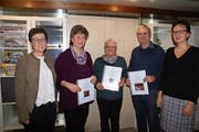 Die drei Ehrenmitglieder Ursula Fischer, Angelina Hofstetter und Peter Schmid, flankiert von den Vorstandsmitgliedern Petra Kempf (links) und Martina Gisler (rechts). (Bild: PD (Erstfeld, 25. Januar 2019))