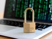 Besondere Herausforderungen für den Datenschutz in der Schweiz sehen die Datenschutzbeauftragten in diesem Jahr bei der beabsichtigten Nutzung der AHV-Nummer zur Identifikation von Personen oder im Hinblick auf die Nationalratswahlen im kommenden Herbst. (Bild: KEYSTONE/NICK SOLAND)