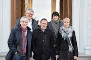 Sie bringen «Amerika» nach Muri. Von links: Regisseur Adrian Meyer, Christoph Käppeli (Finanzen), Christoph Zurfluh (Stück), Paula Loher und Nicole Laubacher (Produktionsleitung). (Bild: PD)