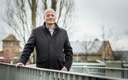 Stefan Leuthold geht übers Murgbrüggli in den Lindenpark, seinem Lieblingsplatz in der Stadt. (Bild: Andrea Stalder)