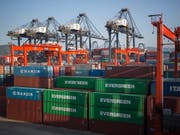 Der Schweizer Frachtkonzern Ceva soll ein eigenständiges Unternehmen bleiben. Schutz vor einer Übernahme bietet der französische Reeder und Hauptaktionär CMA CGM, der ein Pflichtangebot unterbreitet. (Bild: KEYSTONE/EPA/JEROME FAVRE)