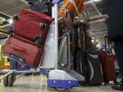 Einwohner mit Migrationshintergrund packt öfter mal das Heimweh: Zwei Drittel reisen mindestens einmal pro Jahr in ihr Herkunftsland. Von denen, die noch nahe Verwandte dort haben, sind es sogar drei Viertel. (Bild: Keystone/SALVATORE DI NOLFI)