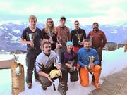 Das sind die Tages- und Kategoriensieger: (hinten, von links) Mathias Kempf, Luzia Arnold, Raphael Arnold, Markus Kempf und Daniel Scheiber sowie die Sieger des Differenzrennens; (vorne, von links) Werni Gisler, Sabine Schillig und Werner Arnold. (Bild: PD)