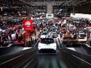 Der 89. Genfer Autosalon muss kurz vor seiner Eröffnung am 7. März die Absagen des südkoreanischen Herstellers Hyundai und der britischen Jaguar Land Rover hinnehmen. Dafür profitiert Nissan durch mehr Aussstellungsfläche. (Bild: KEYSTONE/SALVATORE DI NOLFI)