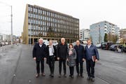 Der Krienser Stadtrat vor dem Stadthaus. (Bild: Philipp Schmidli, 21. Dezember 2018)