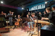 Sorgten für tolle Stimmung: das Volksmusikensemble Alpinis und vier Jodlerinnen. Bild: Priska Ketterer (Luzern, 28. Januar 2019)