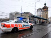 Das Bundesgericht hat die Busse für einen Genfer Polizisten bestätigt, der auf einer Verfolgungsjagd zu schnell fuhr. (Archivfoto) (Bild: KEYSTONE/MARTIAL TREZZINI)