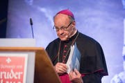 Bischof Vitus Huonder während einer Veranstaltung zur 600-Jahre-Feier zu Ehren von Bruder Klaus in Flüeli Ranft. Bild: Dominik Wunderli (19.August 2017)