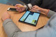 Laut Finma besteht die Gefahr, dass die Postfinance nach einer raschen Zinsänderung hohe Summen an Kundengeldern verliert. (Bild: Christian Beutler/Keystone; Bern, 18. Oktober 2018)