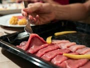 Fondue Chinoise ist in der Schweiz vor allem an Festtagen beliebt. (Bild: KEYSTONE/PETER SCHNEIDER)