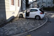 Am Auto der 25-Jährigen entstand Blechschaden. (Bild: Kapo SG)