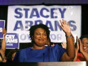 Die 45-jährige Stacey Abrams wird auf Trumps Rede zur Nation antworten. Sie ist die erste Afroamerikanerin, die diese Aufgabe übernimmt. (Bild: KEYSTONE/AP/JOHN BAZEMORE)