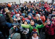 Leuchtende Kinder und fliegende Orangen: All das gehört zur Bäckermöhli. (Bild: Bilder: Stefan Kaiser (Zug, 30. Januar 2019))